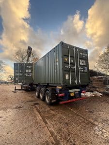 2 Shipping Containers Del Lorry